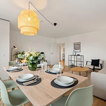 *top* Moderne - Naehe Koeln: Dom, Messe, Flughafen, Lanxess-arena Apartment *