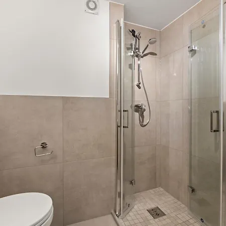 *top* Moderne - Naehe Koeln: Dom, Messe, Flughafen, Lanxess-arena Bergisch Gladbach