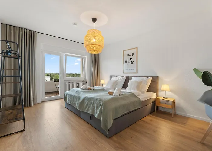 *top* Moderne - Naehe Koeln: Dom, Messe, Flughafen, Lanxess-arena *