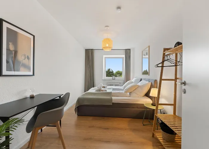 *top* Moderne - Naehe Koeln: Dom, Messe, Flughafen, Lanxess-arena Μπέργκις Γκλάντμπαχ