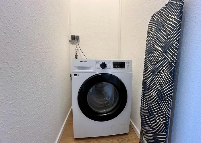 *top* Moderne - Naehe Koeln: Dom, Messe, Flughafen, Lanxess-arena *