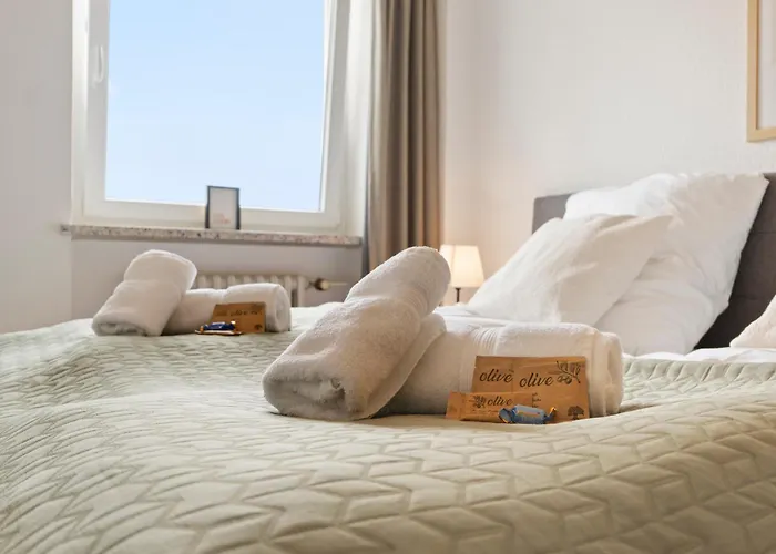 *top* Moderne - Naehe Koeln: Dom, Messe, Flughafen, Lanxess-arena *