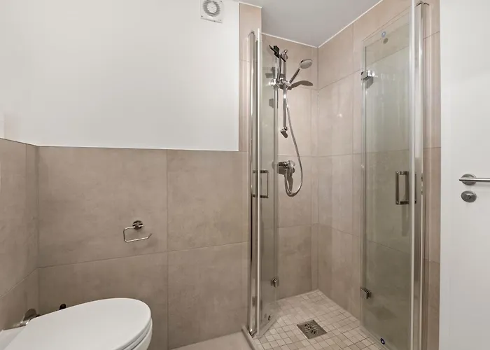 *top* Moderne - Naehe Koeln: Dom, Messe, Flughafen, Lanxess-arena Μπέργκις Γκλάντμπαχ