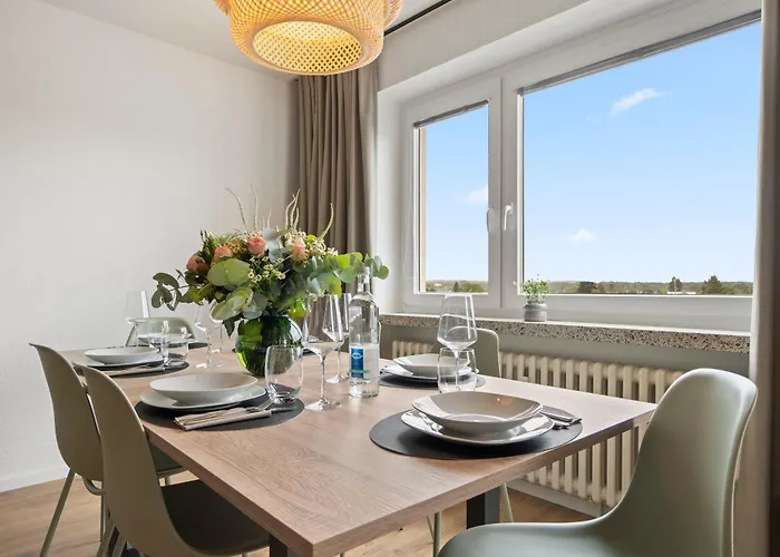 *top* Moderne - Naehe Koeln: Dom, Messe, Flughafen, Lanxess-arena * Μπέργκις Γκλάντμπαχ